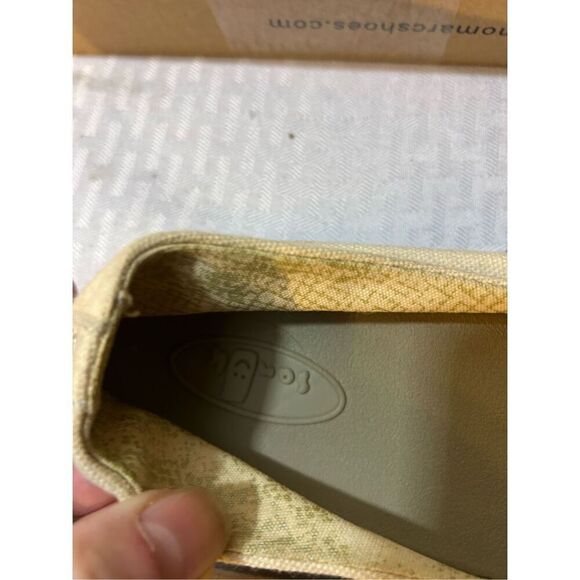 Sanuk women’s 9 loafers sidewalker shoes studs cream color - Picture 4 of 6